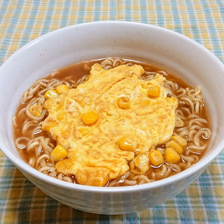 インスタントで☆コーンの玉子焼き味噌ラーメン